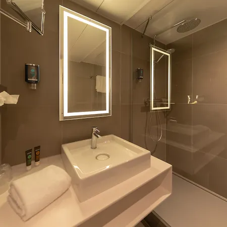 Novotel Centre Vieux Отель Ницца