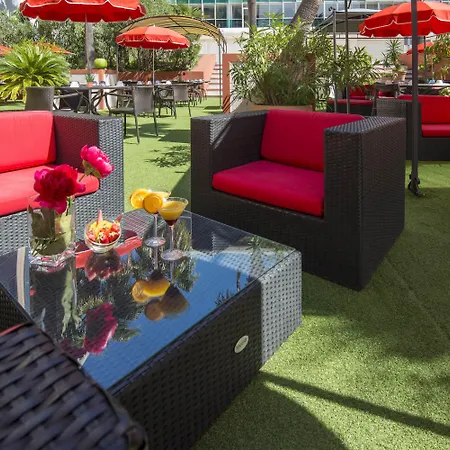 Отель Novotel Centre Vieux 4*