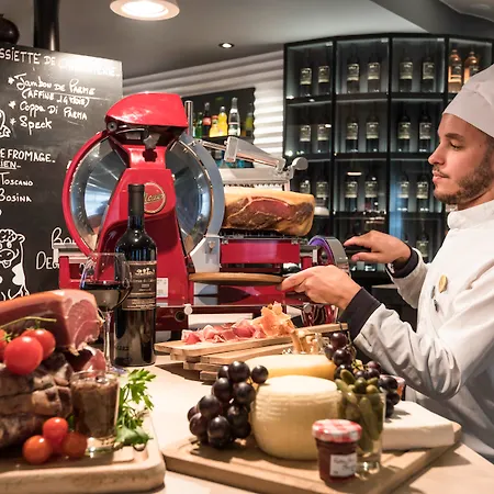 Novotel Centre Vieux Отель 4*