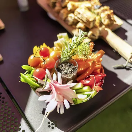 Отель Novotel Centre Vieux 4*