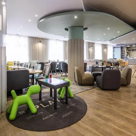 Отель Novotel Centre Vieux